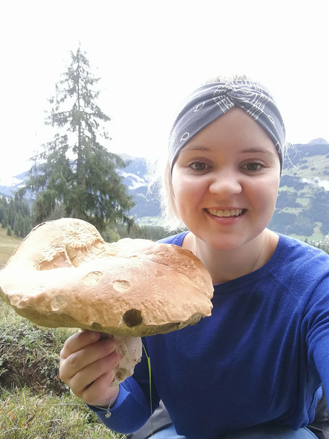 Diesen riesigen Steinpilz entdeckte die Redakteurin beim Schwammerlsuchen in den Wäldern Jochbergs. Fundort? Streng geheim!