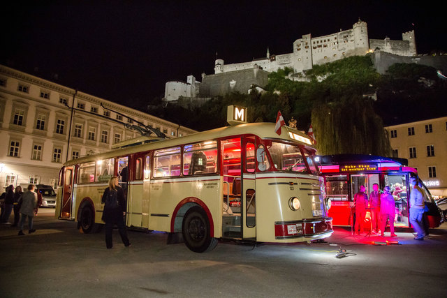 Wie bereits bei der Langen Nacht der Museen 2016, werden auch heuer wieder die Oldtimer-Obuse am Kapitelplatz zu bewundern sein.
