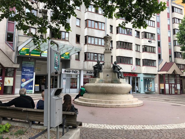 Der Alkoholkonsum am Elterleinplatz soll zwar eingeschränkt aber nicht vollkommen verboten werden.