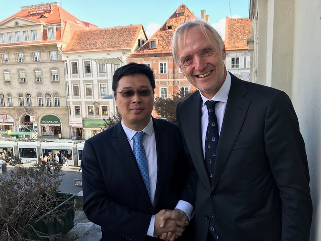 Gast aus China: Wei Tao und Stadtrat Günter Riegler (v. l.) | Foto: Büro Riegler