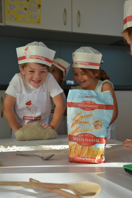 Kleine Bäckermeister im Kindergarten Moosdorf - Braunau