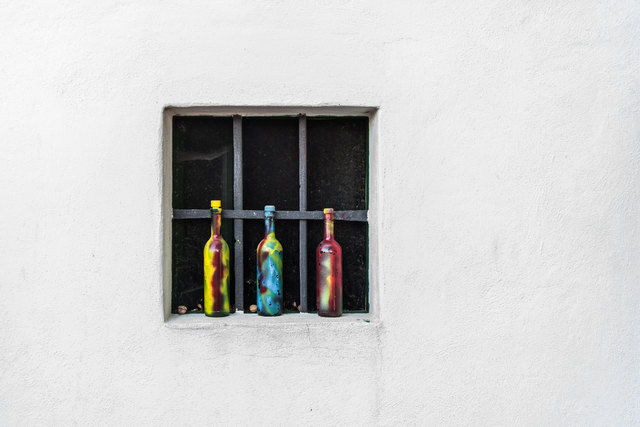 Fotocredits: Regina Courtier - Kennt ihr die Euphorie, die sich breit macht, wenn man nette Details in einer Kellergasse findet, die es absolut wert sind, fotografiert zu werden? Wenn's dann auch noch so farbenprächtig her geht, macht's doppelt Spaß!