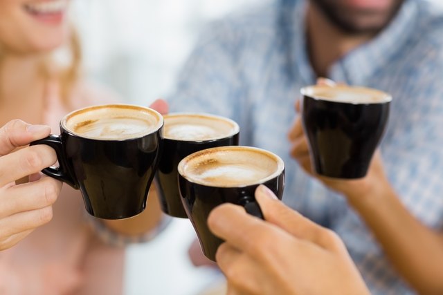 WOCHE-Leser freuen sich auf einen Kaffee.