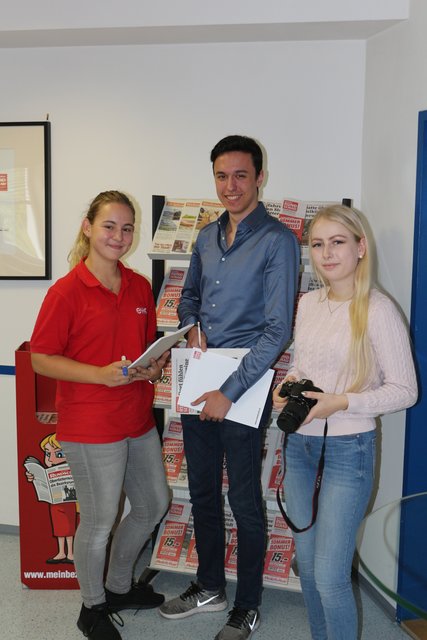 Vanessa Hummer, Lukas Riedl und Lena Kroißböck unterstützen die Redaktion bei der LehrlingsRundschau 2018. | Foto: BRS/Weninger