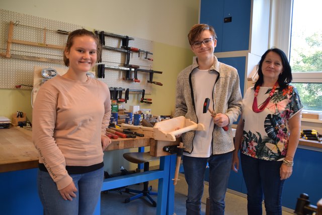 Jasmin Kampfl, Roman Gschwandtner mit Direktorin Alexandra Huber. | Foto: Zeiler