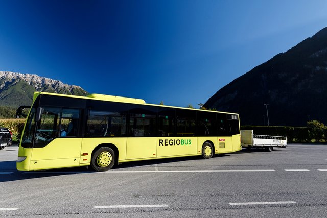 Im Ötztal, im Lechtal und dem Oberen Gericht setzen der Verkehrsverbund Tirol und seine Verkehrsunternehmen Busse mit Radanhängern ein. 