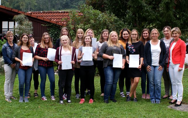 Erfolgreiche Heimhilfeprüfungen: Die Lehrkräfte am Bildungszentrum Gaming sind sehr stolz auf ihre fleißigen Schülerinnen. | Foto: LFS Gamimg