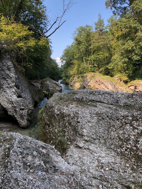 Achtung: Auch wenn die Erlauf noch so schön ist, ist nicht jeder Ort zum Liebe machen geeignet. Öffentliche Orte sind zu meiden. | Foto: Sebastian Puchinger