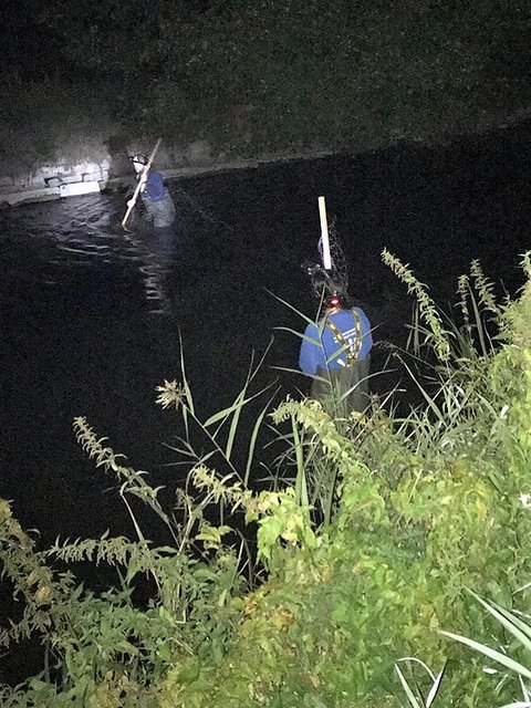 Verein Rette (d)ein Huhn: Nina Hofstädter - Gerette Gans aus dem Wiener Neustädter Kanal
Nächtliche Aktion | Foto: © Rette (d)ein Huhn