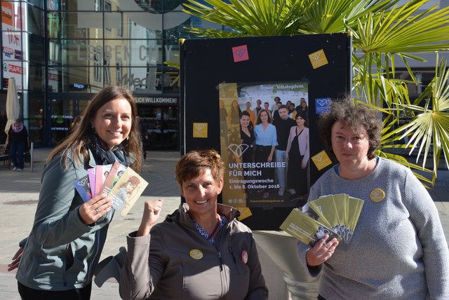 Fordern mehr Rechte für Frauen: Anna Zeppetzauer, Elisabeth Jobstmann und Sylvia Blaser vom Frauen*Volksbegehren (v.l.). | Foto: Verena Riegler