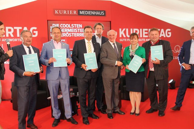 Ehrung des coolsten Bürgermeisters Thomas Ram und andere für den Titel nominierte Kollegen.