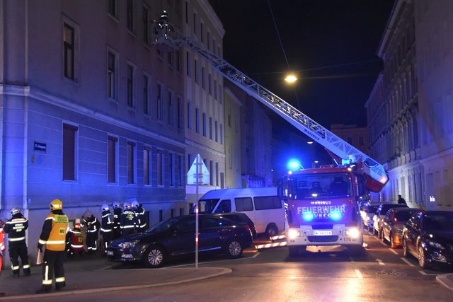 Die Feuerwehr rückte um kurz nach 5 Uhr Früh mit 62 Feuerwehrleuten zu dem Brand aus.