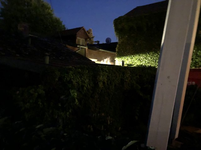 Das Foto mit Rauch vom Container vom 4. Juni, das der Polizei schon im Jänner bekannt war.