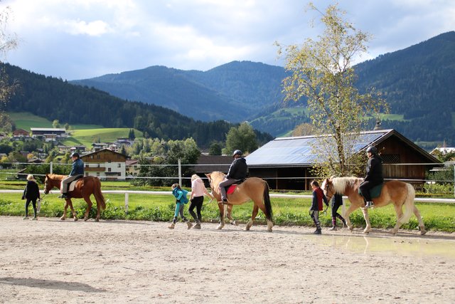 Ausflug zum Reiterhof - "Gut Römerhof" in Altenmarkt. | Foto: HKroBild