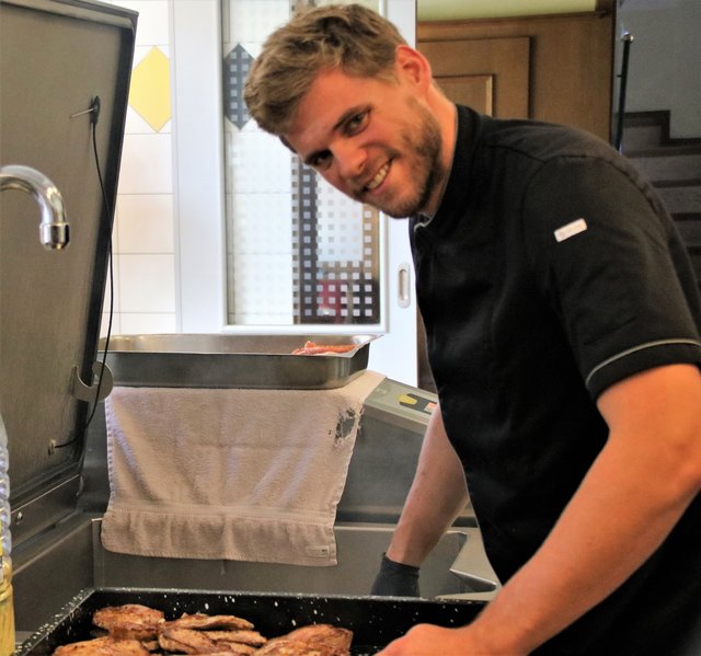 Junior Chef Franz Kahr in der Küche. | Foto: HKroBild