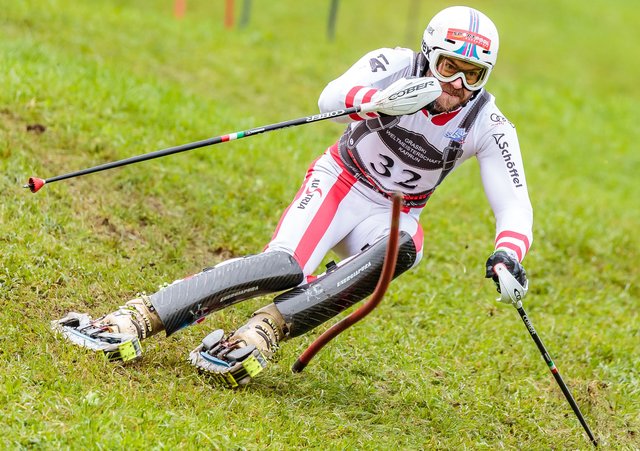 &lt;f&gt;Mit bis zu 100 km/h &lt;/f&gt;über holprige Pisten - ohne bremsen zu können: Michael Stocker feierte in seiner aktiven Zeit große Erfolge. | Foto: Michael Stocker