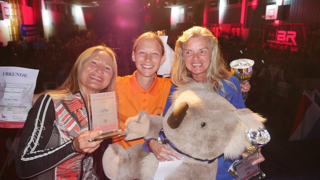 Mitte Weltmeisterin Evelyne Schmidt  aus Österreichmit den zwei Zweitplatzierten Ursula Schneider und Anna Seeberger aus Deutschland