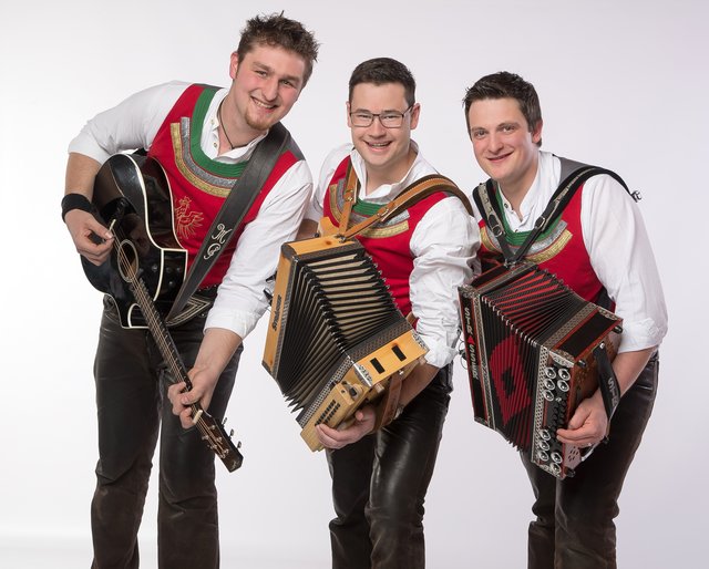 Die Zillertaler Berggranaten sorgen im Kulturhaus für Stimmung. | Foto: Zillertaler Berggranaten