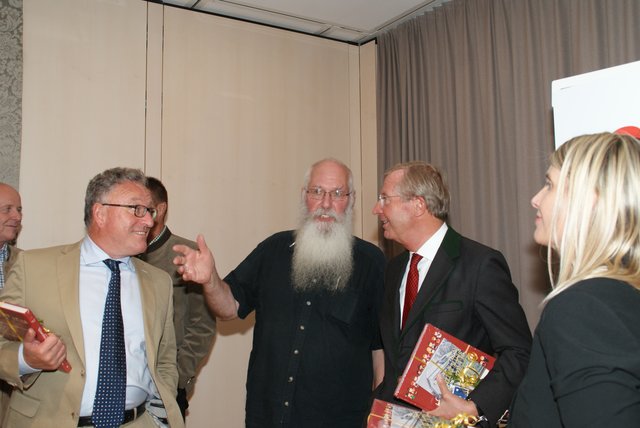 Taliman Sluga begeisterte, Heinrich Schellhorn, Wilfried Haslauer und Sabine Klausner mit seiner Leidenschaft für das Projekt.