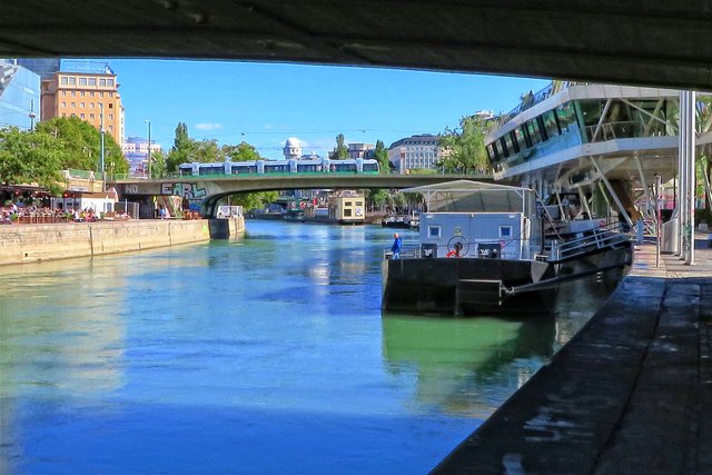 Die Einstiegsstelle für die Besichtigungsschiffe, Schwedenbrücke