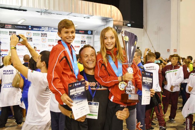 Alessando Nukic, Trainer Michael Gerdenitsch und Anna Schmidl durften über Bronze und Gold jubeln. | Foto: KBC Rohrbach