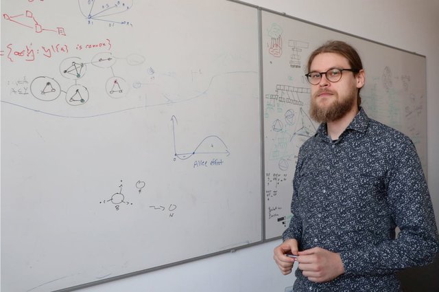 Joel Rybicki forscht als ISTplus Postdoc in der Gruppe von Dan Alistarh am IST Austria. | Foto: IST Austria/Sophie Fessl