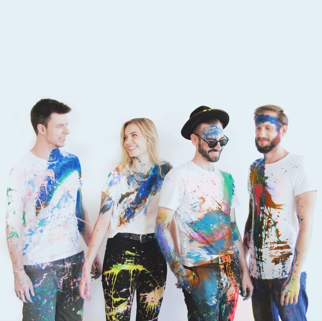 Felix Kirsch, Corina Laimer, Lukas Cioni und Simon Hosemann sind die Band "Blinded by Stardust".