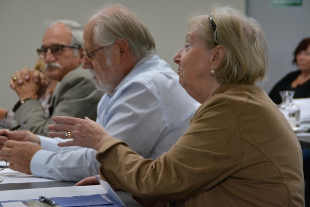 "Wenn ich einen Kredit über 10.000 Euro brauche, und mein Geburtsdatum angebe, bekomme ich ihn nicht mehr", weiß eine der Teilnehmerinnen aus Erfahrung zu berichten.