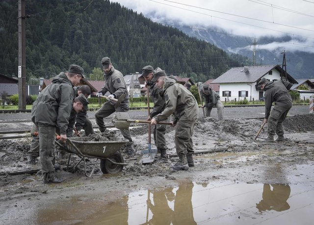 Das Bundesheer rückt ebenfalls aus.