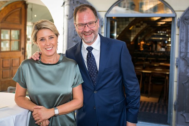 Claudia und Norbert Koller vor der Tagesbar am Waagplatz.