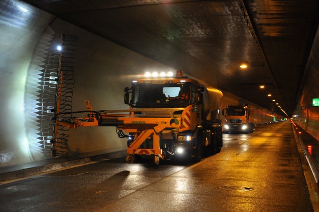 Der Herbstputz für alle Tunnel auf Autobahnen und Schnellstraßen in Tirol und Vorarlberg hat begonnen.