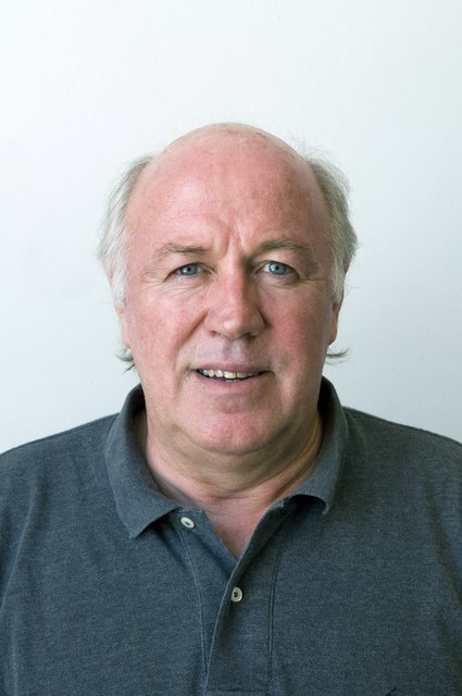Herbert Lackner präsentiert in Grinzens sein Buch.