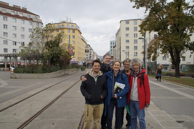 David Ifraimov, Georg Kö, Alice Fehrer, Robert Sommer und Oswald Kuppelwieser (v.l.) wollen die barocke Sichtachse am Reumannplatz erhalten.