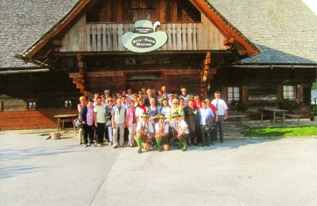 &lt;f&gt;Die Senioren der Ortsgruppe&lt;/f&gt; Reichenau-Patergassen sahen sich in der steirischen Heimat der Kern-Buam um | Foto: KK