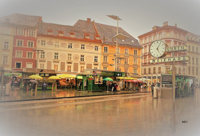 Grazer Hauptplatz, Weikhard-Uhr, Steiermark, Austria