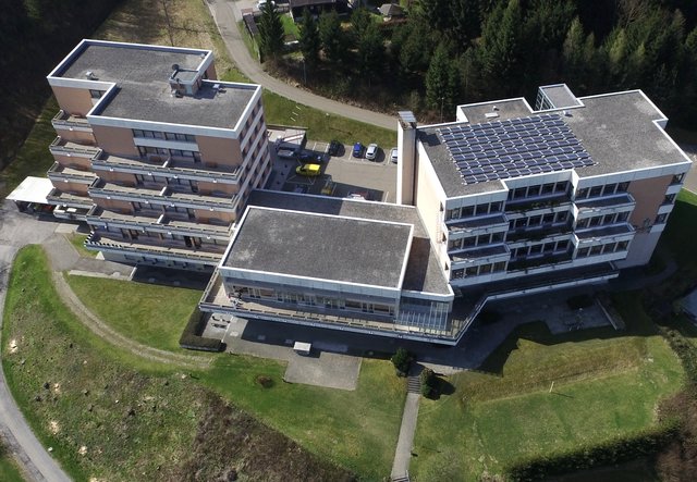 Die Landesberufsschule Mitterdorf in St. Barbara besuchen jährlich 1.000 Lehrlinge aus ganz Österreich. Sechs Berufe werden hier gelehrt.  | Foto: Rieger
