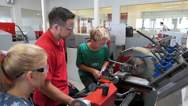 So eine Drehbank ist schon echt etwas cooles. | Foto: TAZ
