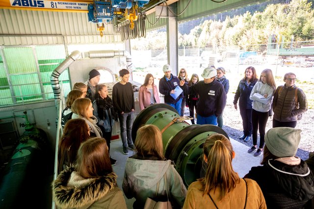 6 Schulklassen bekamen Einblick in die Anlagen und Werkstätten der TAL. | Foto: TAL/Martin Lugger