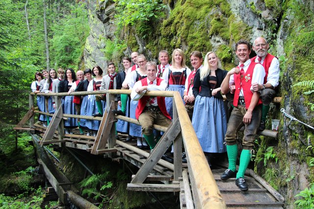Die Sadnigbuam und Dirndln gehören bei Festen im Mölltal einfach dazu | Foto: KK/Sadnigbuam