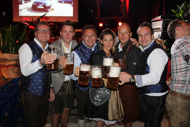 Erwin Benedikt, Thomas Semmler, Mario Donner, Sandra Schmidhofer, Mario Hobel und Roland Winter (von links)
