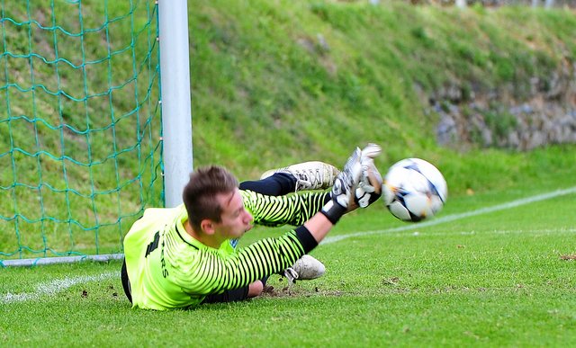 Einziger Höhepunkt für die Natterer an einem unglücklichen Tag: Goalie Djukic parierte einen Penalty! | Foto: Hassl