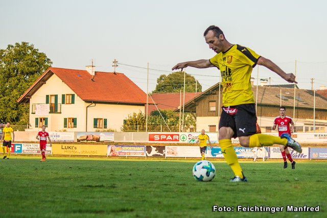 Denis Talic sicherte den Pettenbachern in Braunau einen Punkt | Foto: Manfred Feichtinger