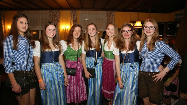 Laura, Michaela, Anna, Theresa, Katharina, Elisabeth und Sonja aus Zell am Moos