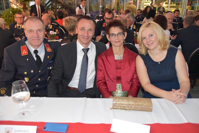 AFK-Stv. Franz Grilz, Bgm. Anton Napetschnig mit ihren Ehefrauen