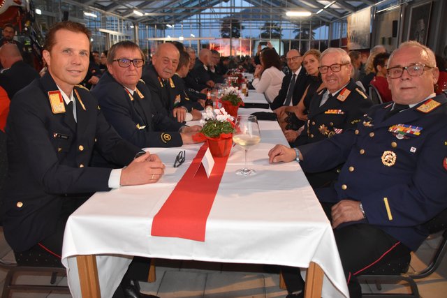 LFK Rudolf Robin, BFK-Stv. Werner Opetnik, ehemaliger BFK Manfred Drobesch (linke Tischseite), BFK Helmut Blazej (re.)