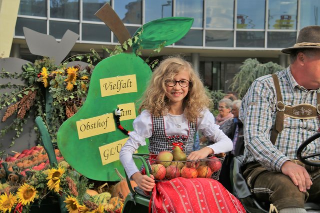 Obsthof Glück in Gamlitz, Hofladen, Bauernhof, Urlaub am Bauernhof, Winzerzug, Weinlesefest, Brauchtumsumzug