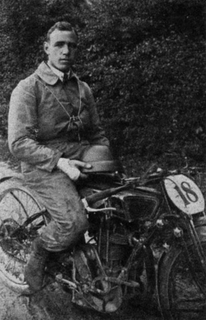 "Da Wüde auf seiner Maschin'" - Edi Linser, der 1929 in Wolfsgraben bei der Österreichischen TT ums Leben kam. | Foto: Tiroler Motor-Museum