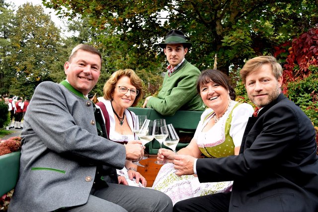 … weiters 2. Landtagspräsidentin Manuela Khom, begleitet von TV-Obmann Gustav Strauss sowie Pleysteins Bürgermeister Rainer Rewitzer. | Foto: Anton Barbic
