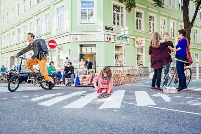 Einige Stunden lang war das Spielen auf der Pelzgasse ohne Gefahr möglich. Nächstes Jahr soll hier umgebaut werden.