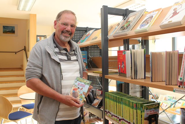 Büchereileiter Kurt Tausch hat ein besonders großes Herz für die Kinder | Foto: Dagmar Knoflach-Haberditz